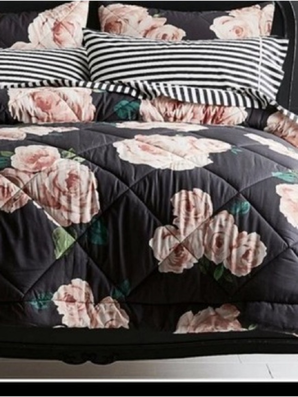 Pottery Barn Teen Emily & Meritt Bed of Roses Comforter